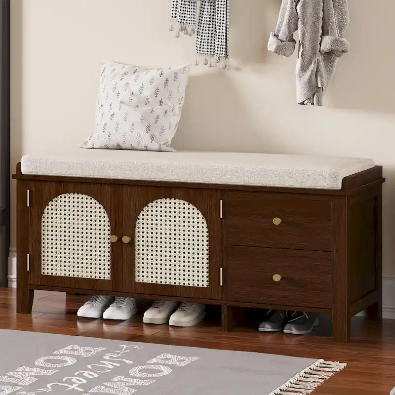 Banc à chaussures d'entrée avec portes en rotin, coussin et tiroirs de rangement