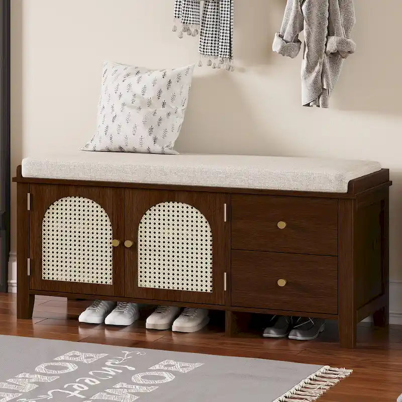 Banc à chaussures d'entrée avec portes en rotin, coussin et tiroirs de rangement