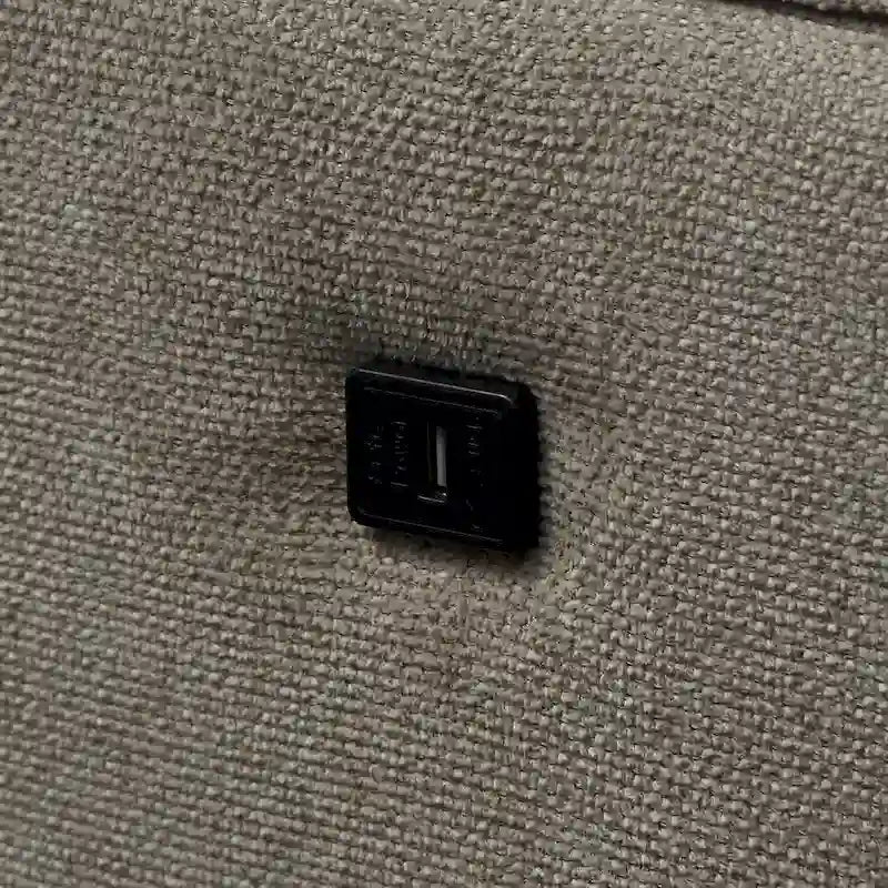 Canapé deux places du milieu du siècle avec ports de chargement USB