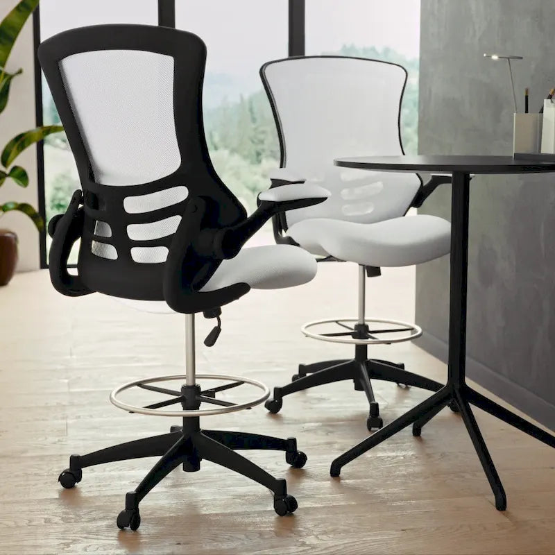 Fauteuil de bureau ergonomique mi-dos en maille avec accoudoirs relevables et repose-pieds réglable