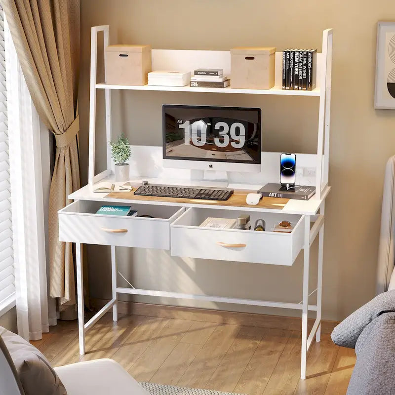 Bureau d'ordinateur avec étagère, prise de courant et ports USB