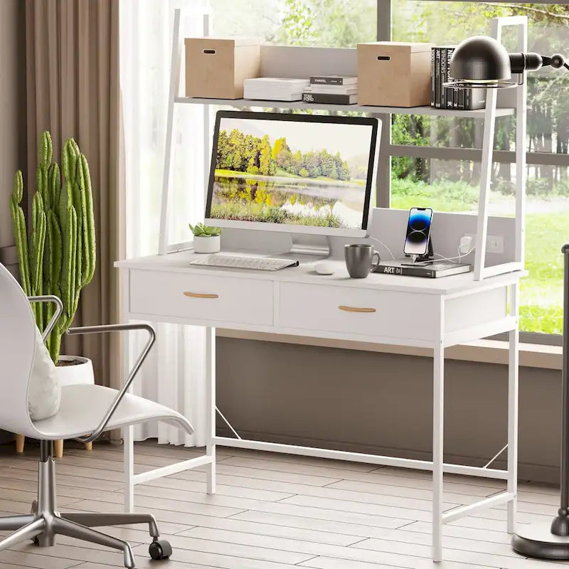 Bureau d'ordinateur avec étagère, prise de courant et ports USB